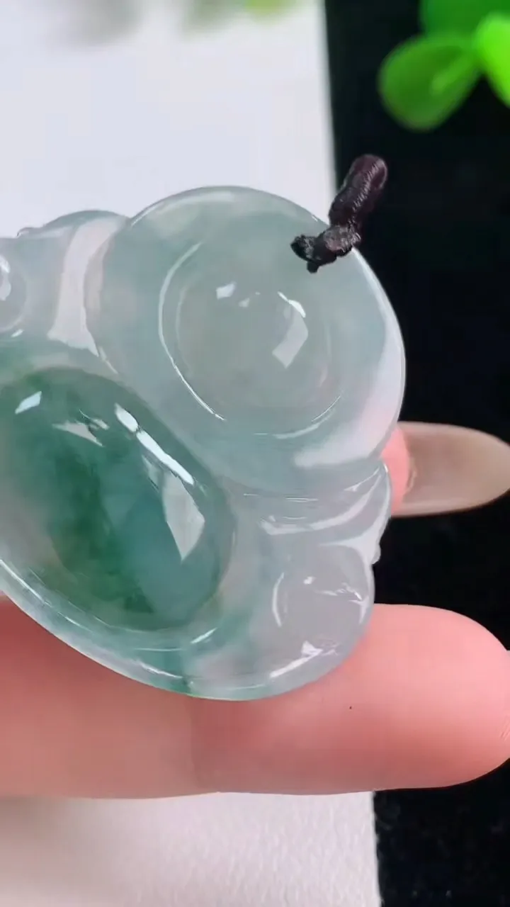 天然A货翡翠冰种飘花佛公吊坠，尺寸30.3-40.8-7，重量:15.49g
11月19日