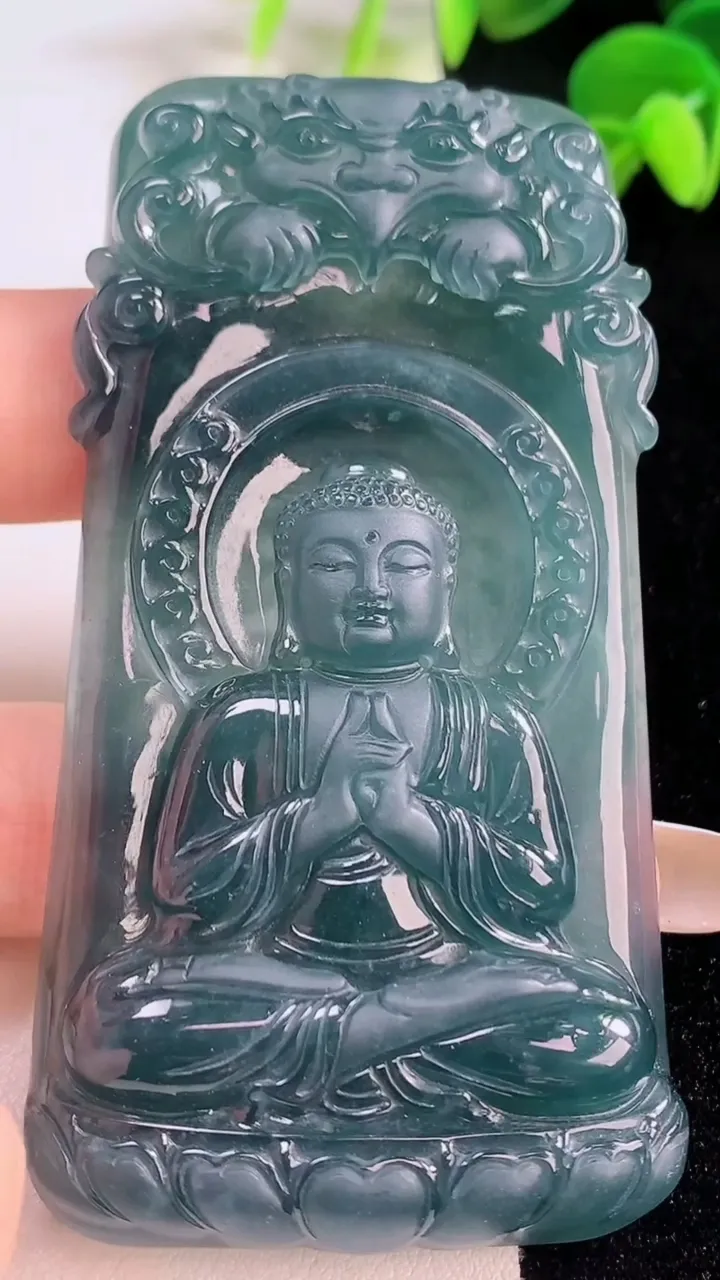 天然A货翡翠阿弥陀佛吊坠，尺寸78.8-41.2-8.4，重量:60.73g
11月19日