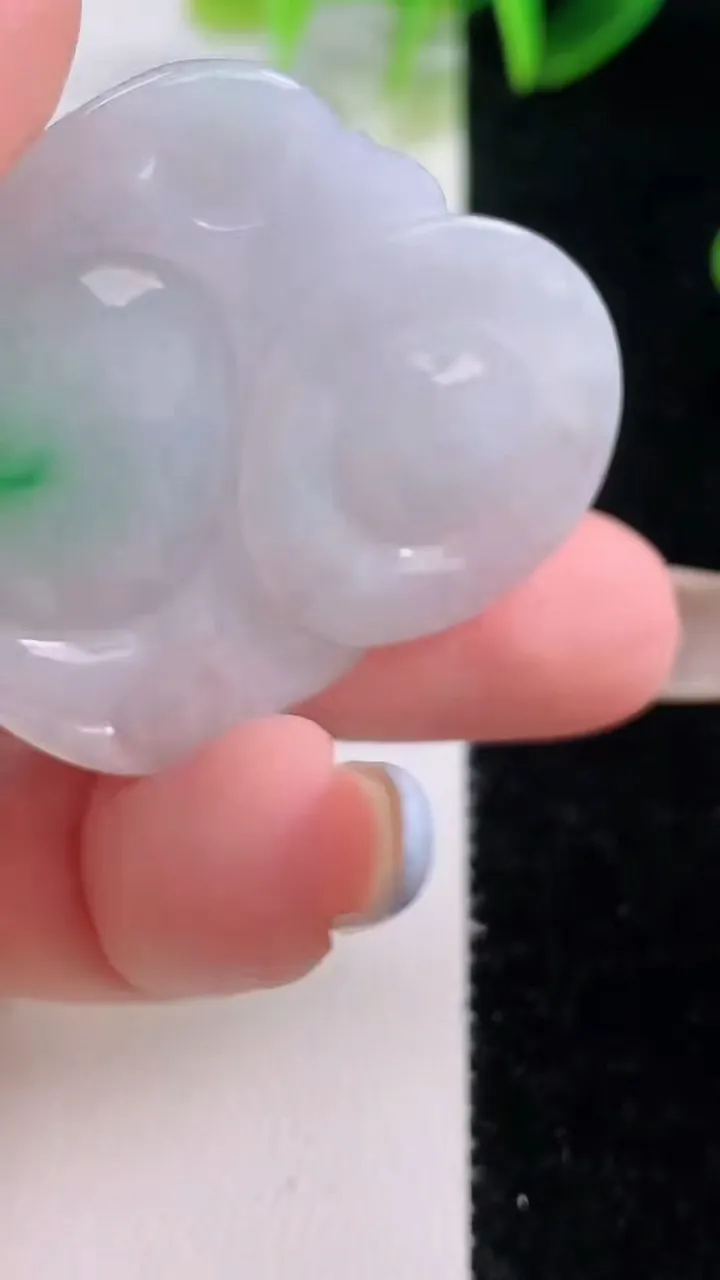 天然A货翡翠佛公吊坠，尺寸37.8-36.2-7.9，重量:16.40g
11月19日