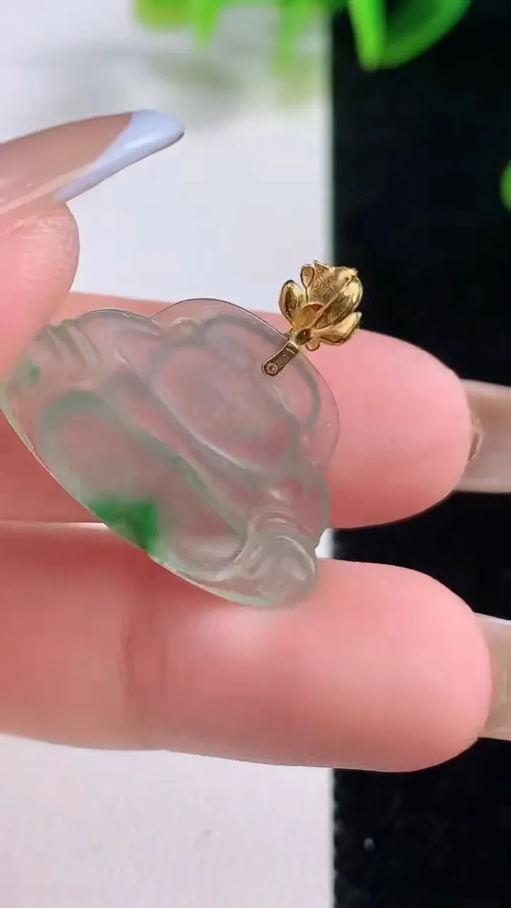 天然A货翡翠佛公吊坠，尺寸17-26.6-2.6，重量:2.09g
11月19日