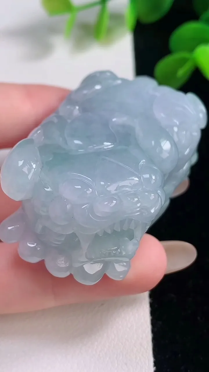 天然A货翡翠紫罗兰貔貅小摆件，尺寸54-32.5-21.5，重量:93.53g
11月19日