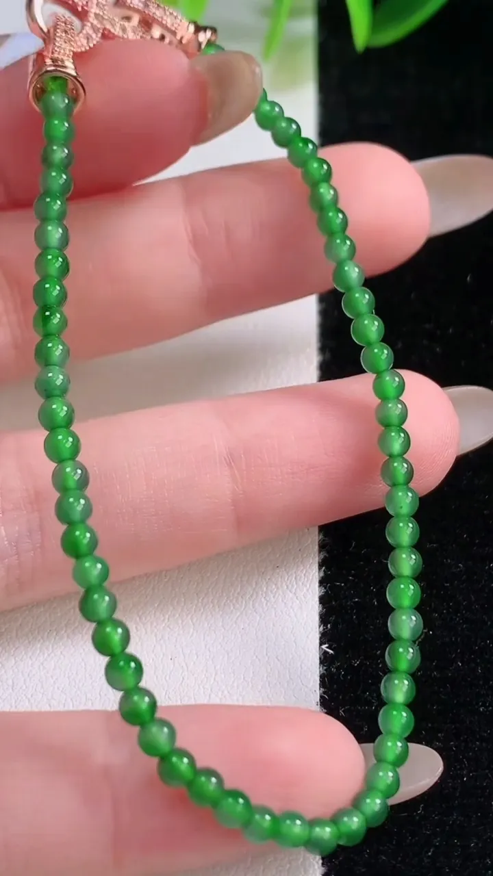 天然A货翡翠小米珠手串，尺寸2.9-58颗，重量:4.40g11月19日
工厂直销收藏佳品,种好水足