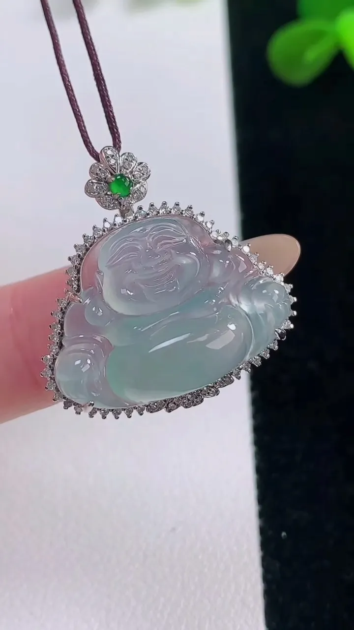 天然A货翡翠佛公吊坠，尺寸26.6-26-9，裸石17-23.4重量:5.38g
11月19日