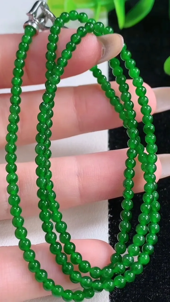 天然A货翡翠小米珠项链，尺寸2.9-175颗，重量:9.39g11月19日
工厂直销收藏佳品,种好水