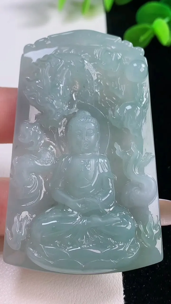 天然A货翡翠祥龙大日如来吊坠，尺寸64.4-39.7-9，重量:47.02g
11月19日