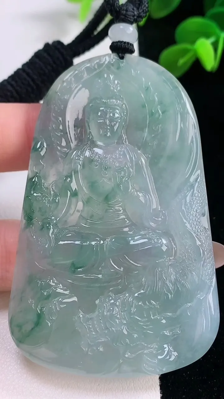 天然A货翡翠种飘花御龙大势至菩萨吊坠，尺寸71.5-44.8-5.7，重量:43.98g
11月19