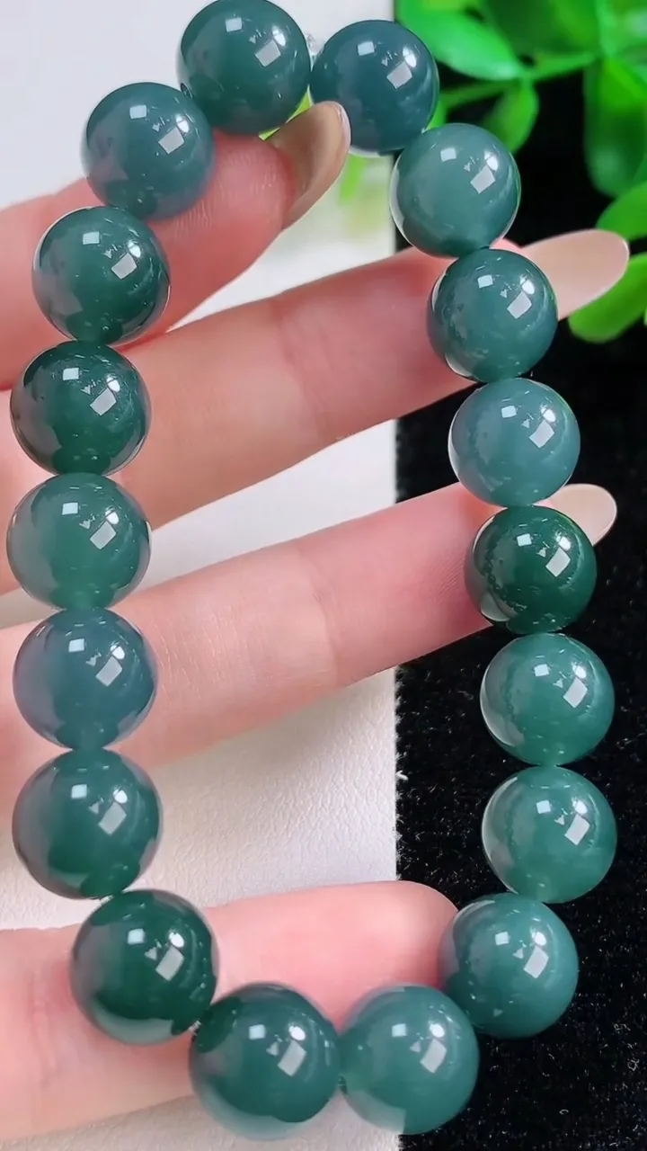 天然A货翡翠圆珠手串，尺寸11-18颗，重量:42.52g11月19日
工厂直销收藏佳品,种好水足，色泽均匀，有种有色，上手高大气！