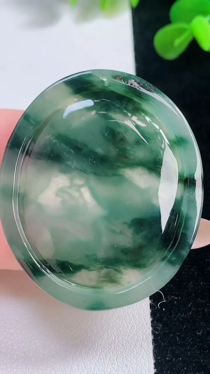 天然A货翡翠冰种飘花鸟语花香吊坠，尺寸49.7-42.4-5，重量:20.80g
11月19日