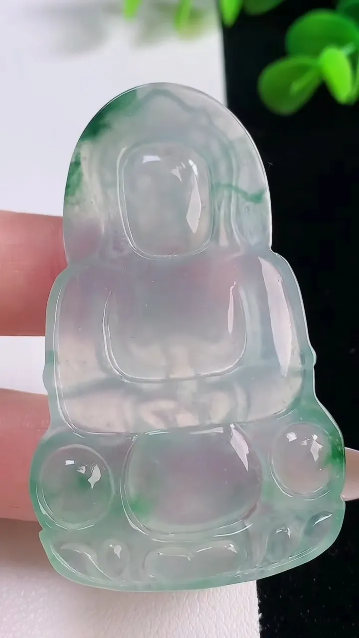 天然A货翡翠种飘花观音菩萨吊坠，尺寸60.2-37.2-5.5，重量:21.55g
11月19日