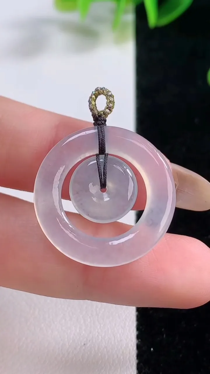 天然A货翡翠母子平安扣吊坠，尺寸24.2-3，重量:4.10g
11月19日