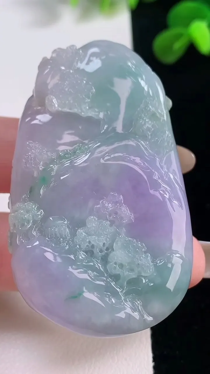 天然A货翡翠春带彩紫罗兰山水牌吊坠，尺寸57.4-34-12，重量:48.62g
11月19日