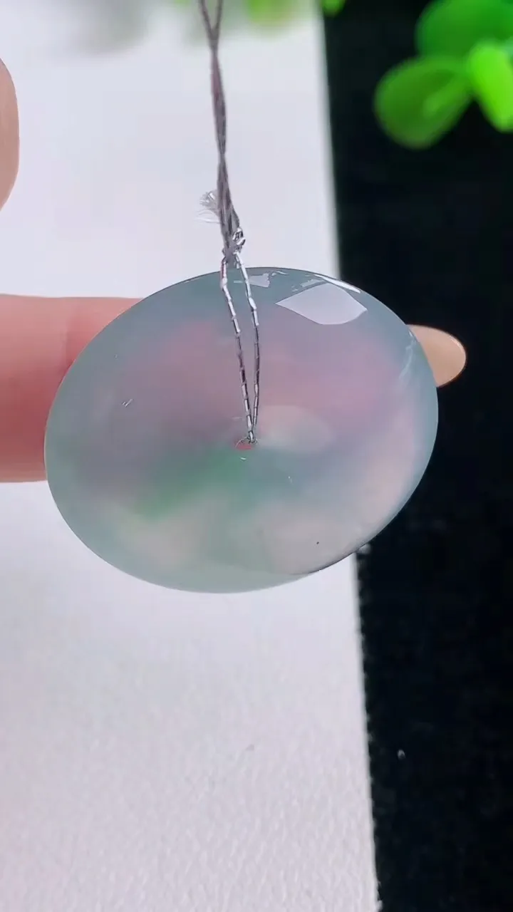 天然A货翡翠平安扣吊坠，尺寸27.4-5.8，重量:8.63g
11月19日