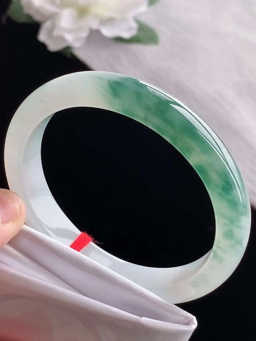 a货翡翠老坑冰种飘花贵妃手镯55-56圈口  尺寸55.2×49.6×11.6×7.5mm 1118