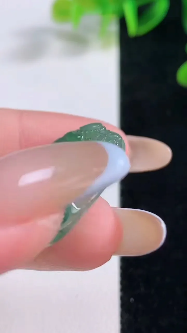 天然A货翡翠普贤菩萨吊坠，尺寸27.8-22-5，重量:5.83g
11月19日