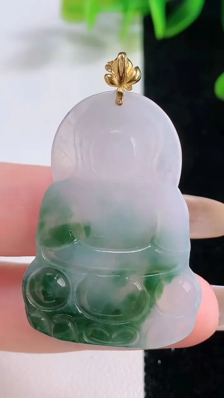 天然A货翡翠观音菩萨吊坠，尺寸41-28.3-3.8，重量:8.43g
11月19日
