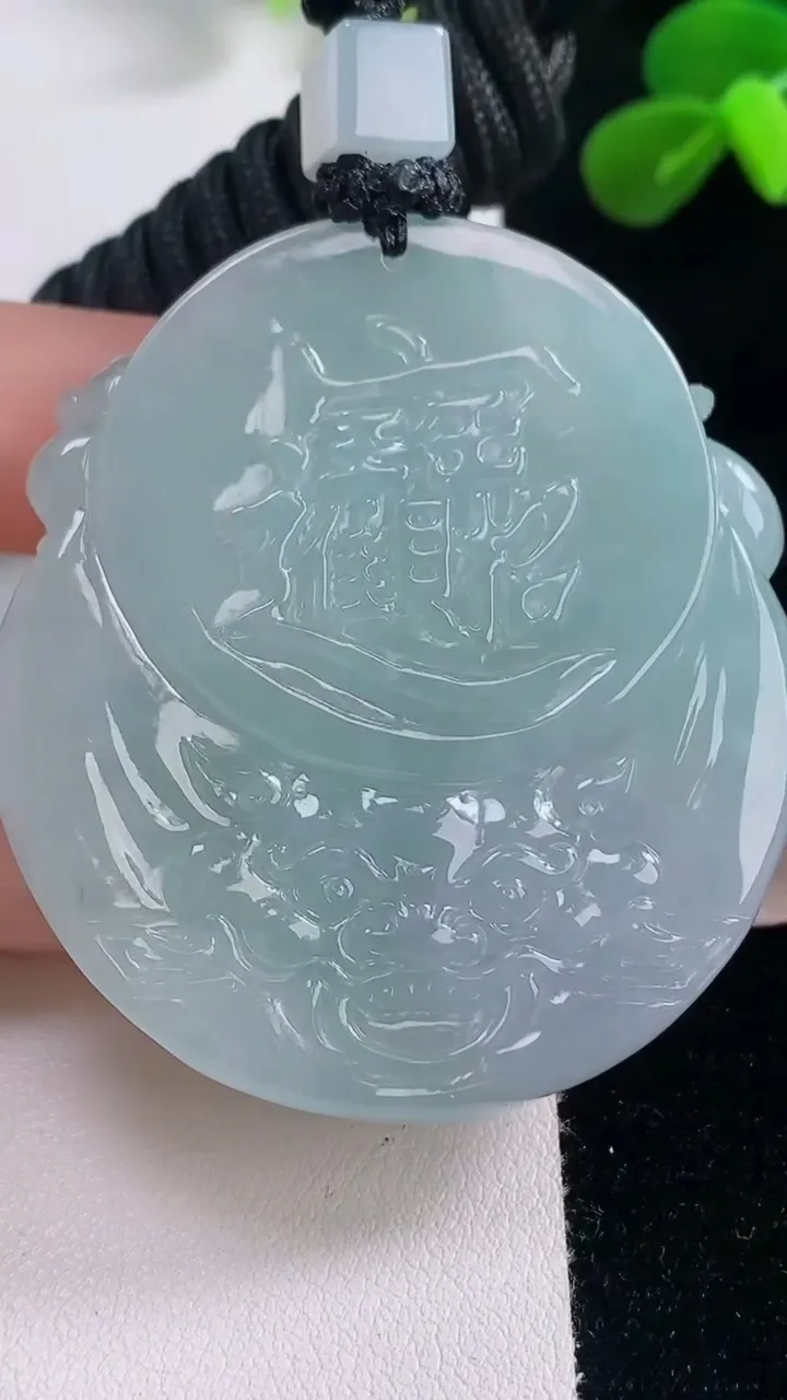 天然A货翡翠逍遥佛吊坠，尺寸52.3-48-10.8，重量:61.59g
11月19日