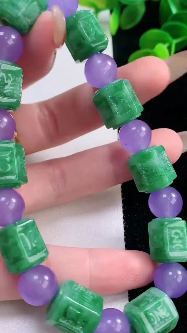 天然A货翡翠路路通手串，尺寸12.5-12.3-10颗，重量:49.95g11月19日
工厂直销收藏