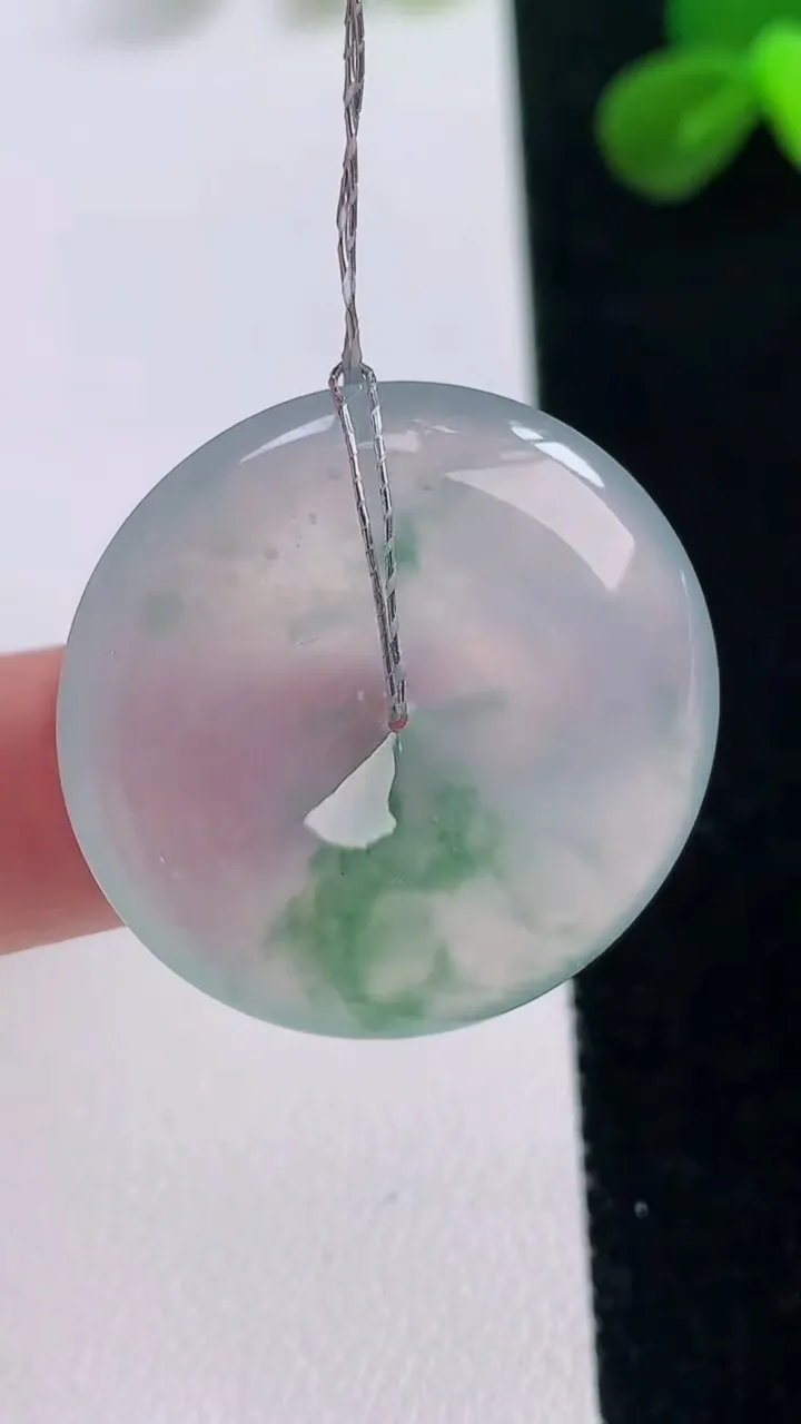 天然A货翡翠种飘花平安扣吊坠，尺寸28.3-5.7，重量:9.38g
11月19日