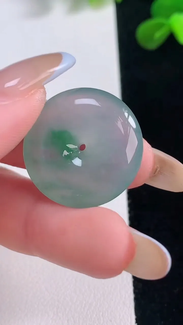 天然A货翡翠种飘花平安扣吊坠，尺寸24.2-5.9，重量:7.05g
11月19日