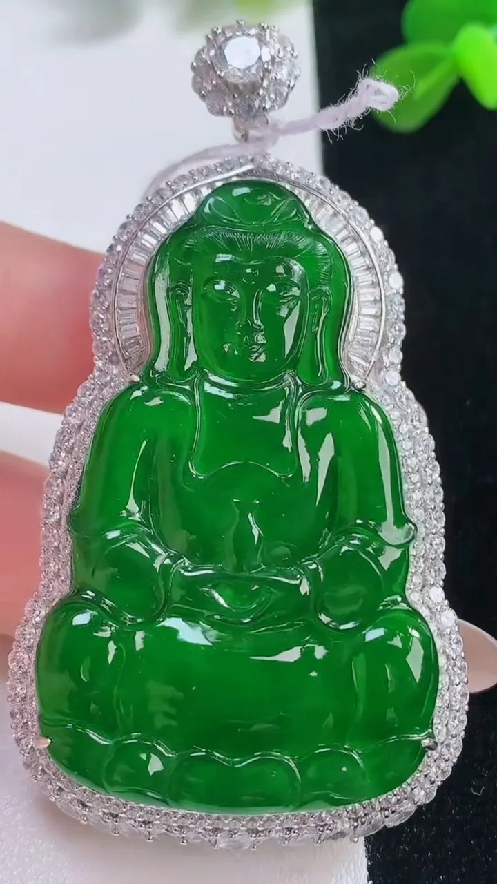 天然A货翡翠观音菩萨吊坠，尺寸71.8-39.6-10.8，裸石52.7-33.2重量:24.11g