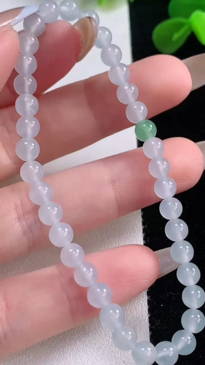 天然A货翡翠圆珠手串，尺寸4.8-37颗，重量:7.50g11月19日
工厂直销收藏佳品,种好水足，