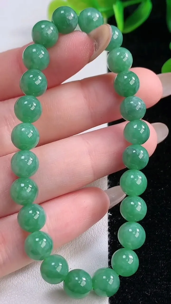 天然A货翡翠圆珠手串，尺寸7.5-24颗，重量:17.21g11月19日
工厂直销收藏佳品,种好水足，色泽均匀，有种有色，上手高大气！