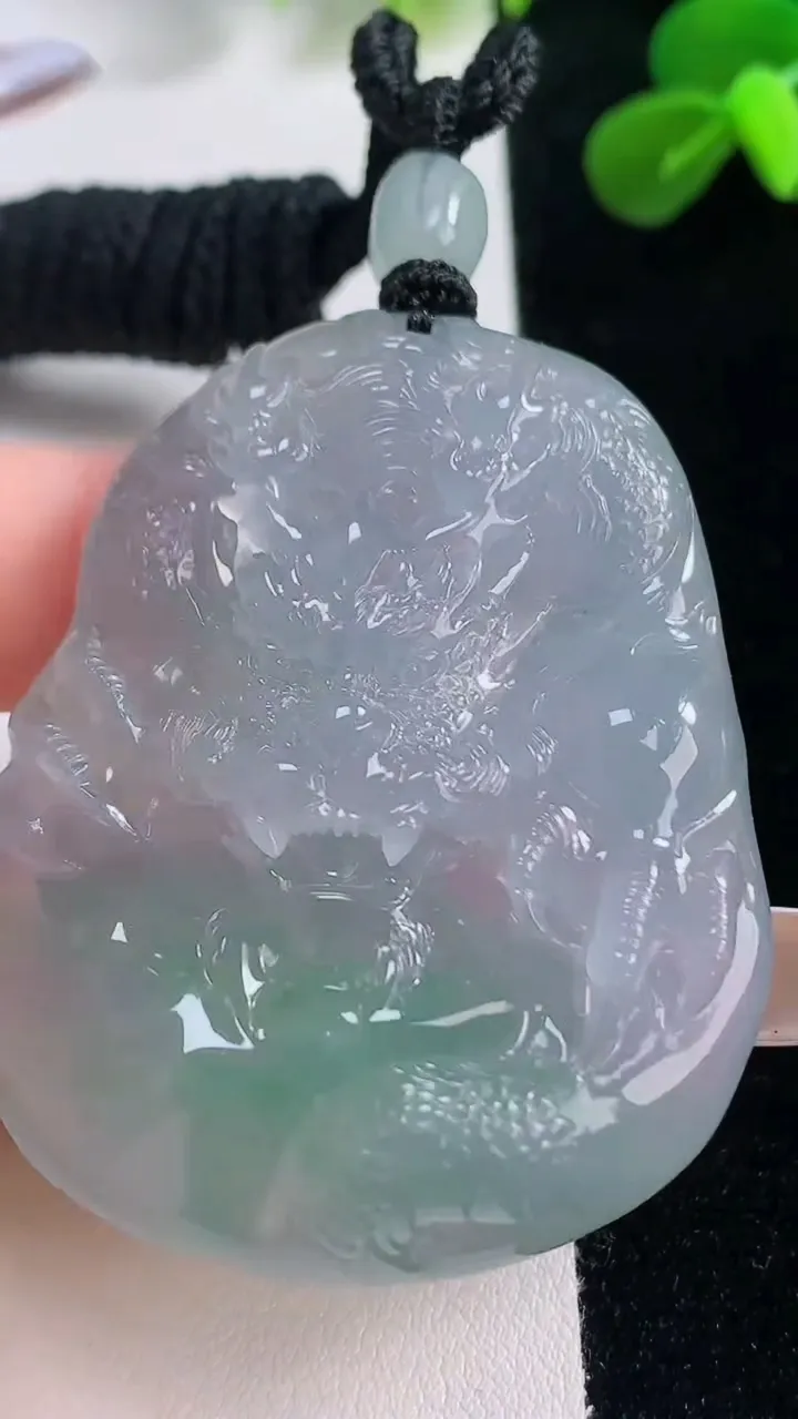 天然A货翡翠龙牌吊坠，尺寸62.8-42.2-10.3，重量:52.38g
11月19日