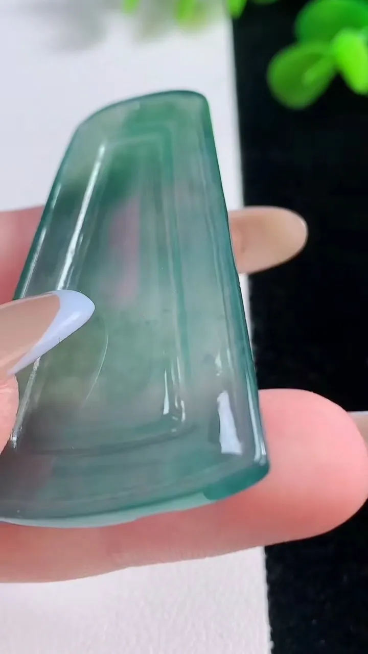 天然A货翡翠山水牌吊坠，尺寸50.4-28-4.4，重量:14.71g
11月19日