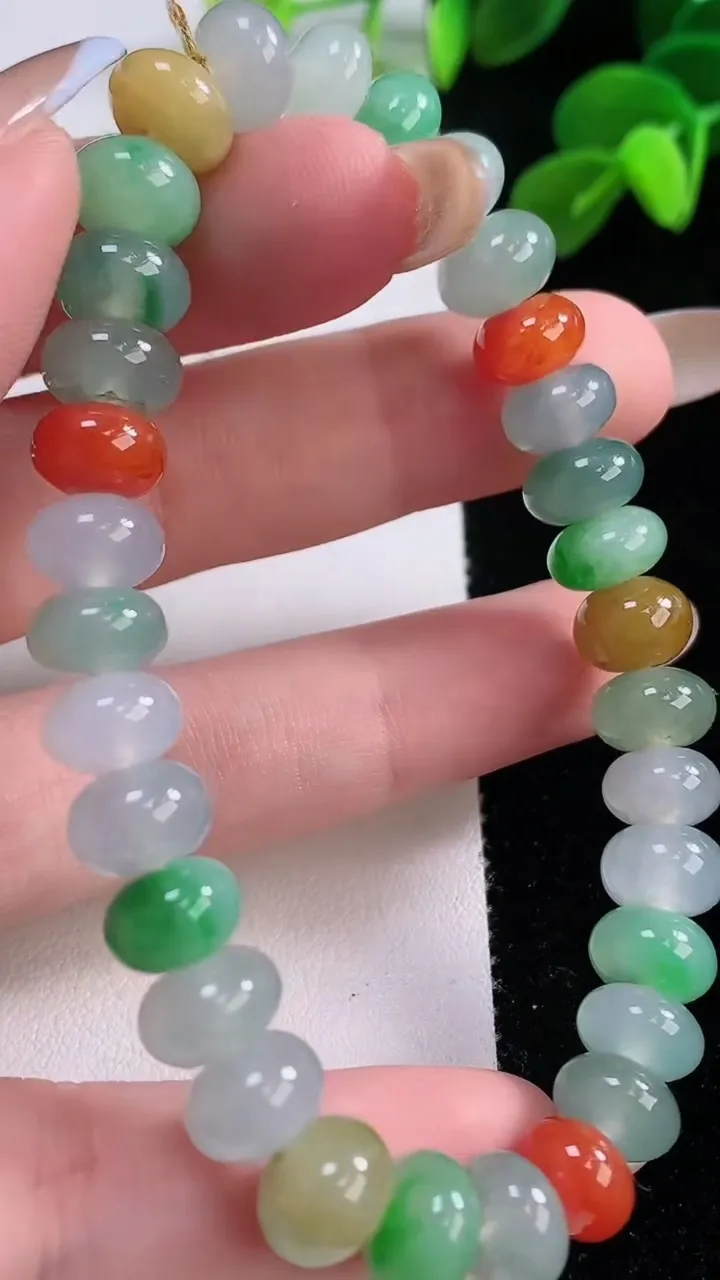 天然A货翡翠三彩算盘珠手串，尺寸5.4-5.3-32颗，重量:26.43g11月19日
工厂直销收藏