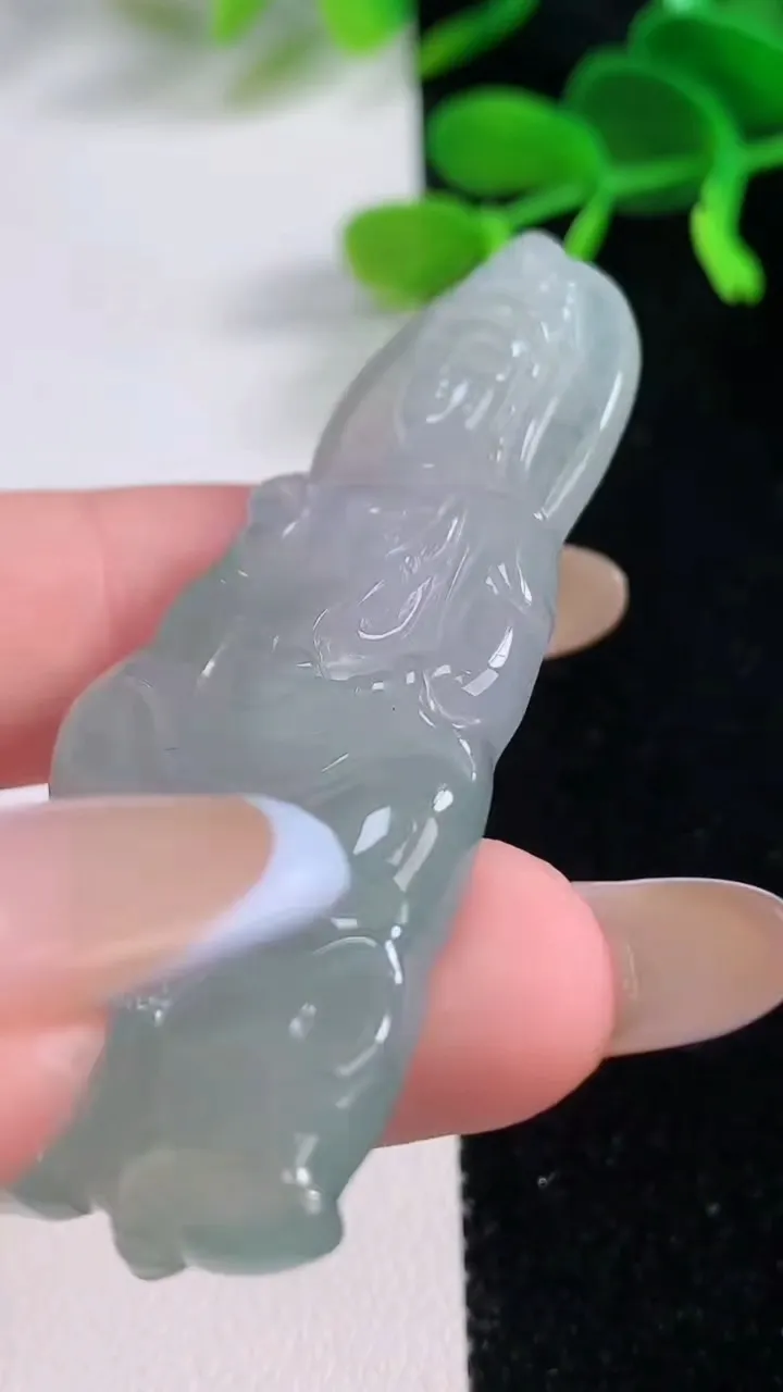 天然A货翡翠普贤菩萨吊坠，尺寸59-27-6，重:18.90g
11月19日