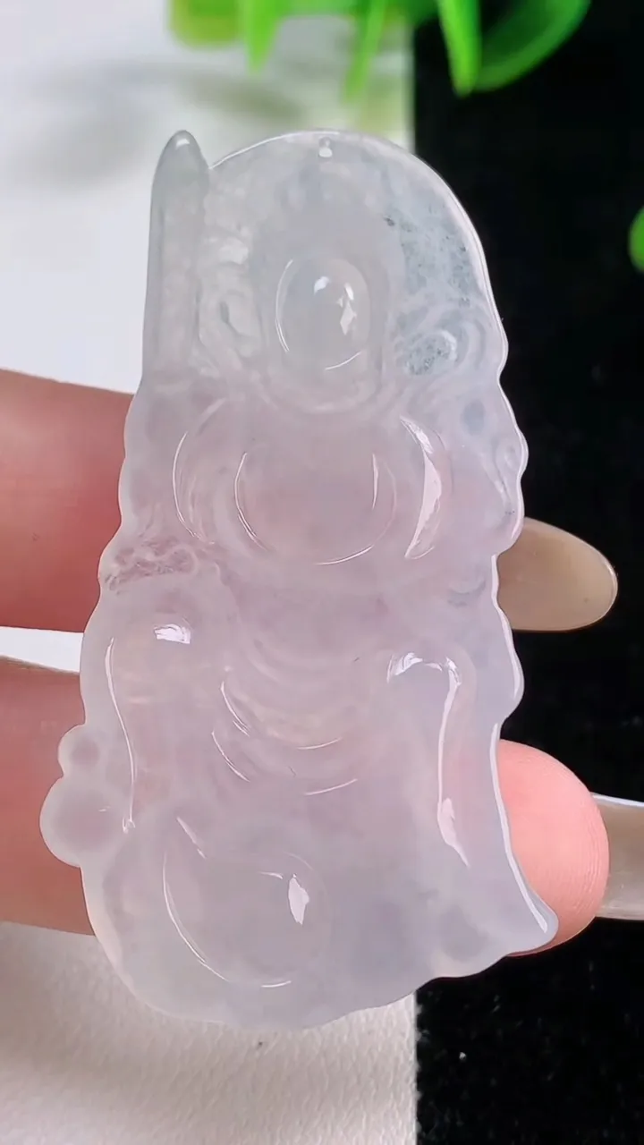 天然A货翡翠不动明王吊坠，尺寸53.4-28.8-3.8，重量:11.82g
11月19日