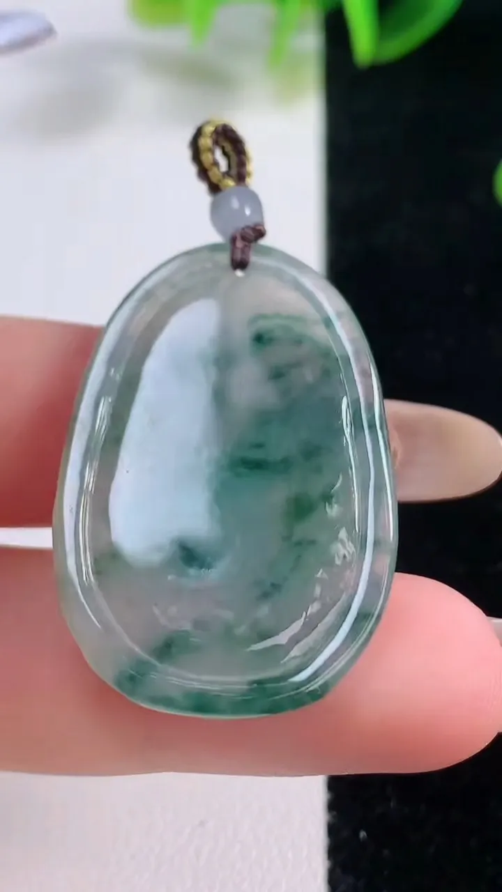 天然A货翡翠冰种飘花生肖虎吊坠，尺寸36.3-23-4，重量:6.14g
11月19日