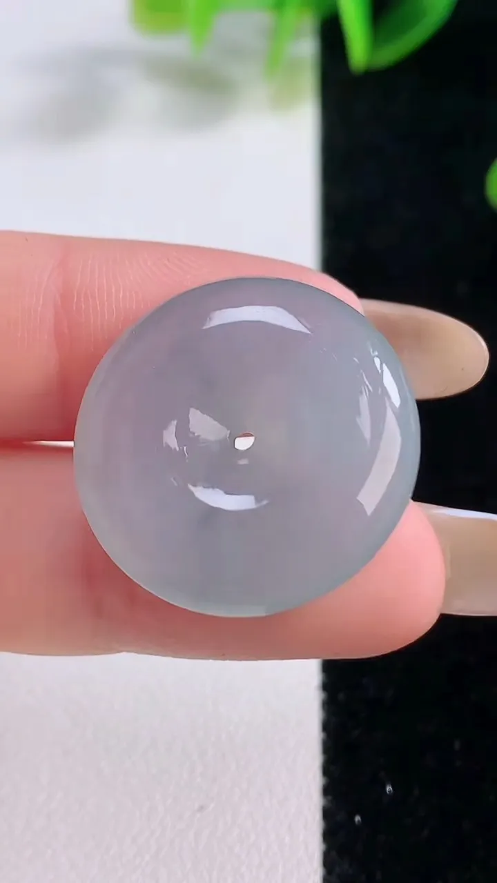 天然A货翡翠紫罗兰平安扣吊坠，尺寸23.8-6，重量:7.34g
11月19日