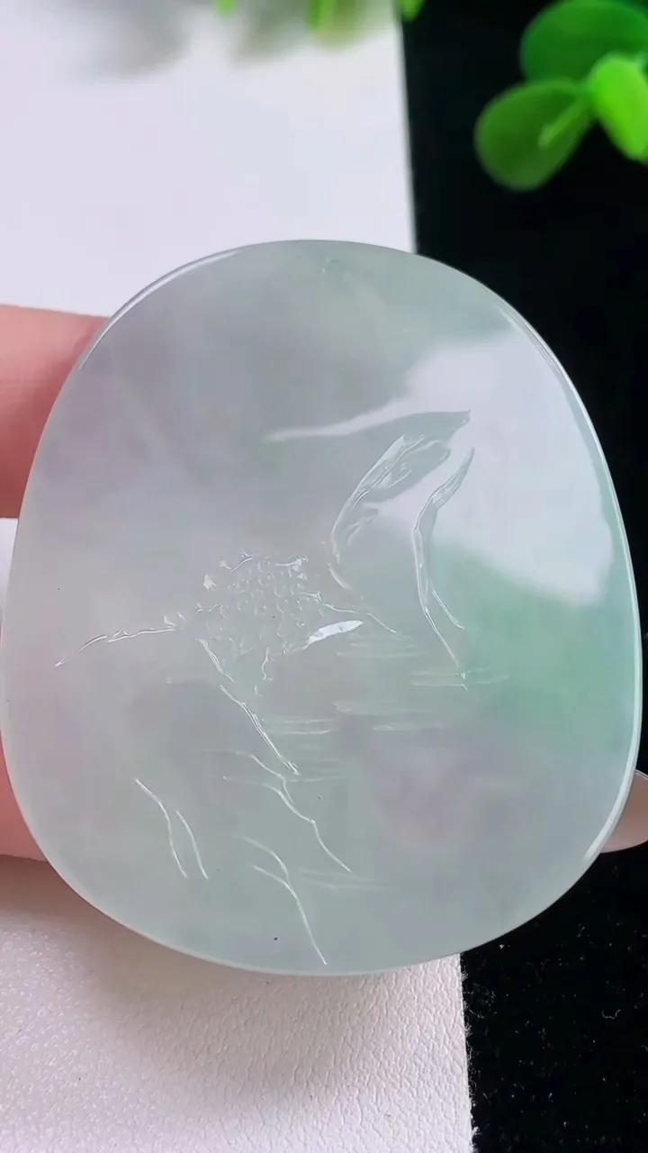 天然A货翡翠山水度母观音吊坠，尺寸52-44.4-5.8，重量:26.28g
11月19日