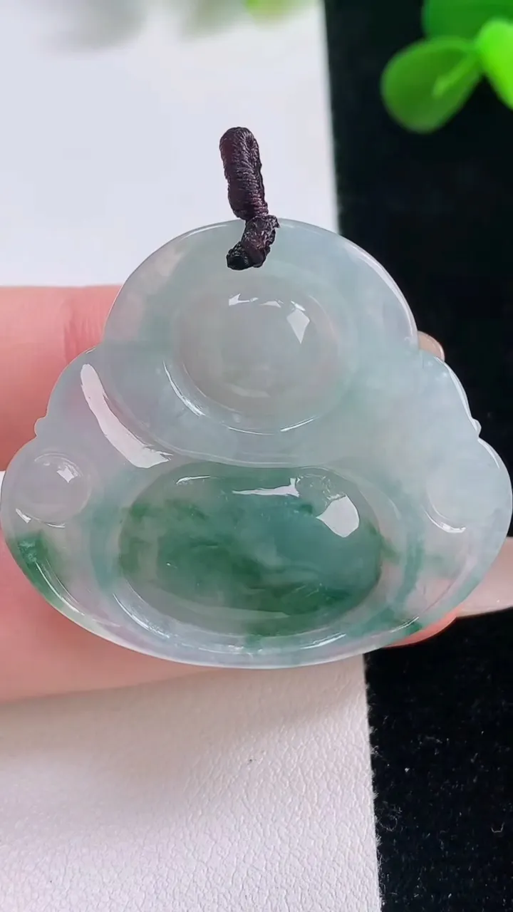 天然A货翡翠冰种飘花佛公吊坠，尺寸30.3-40.8-7，重量:15.49g
11月19日