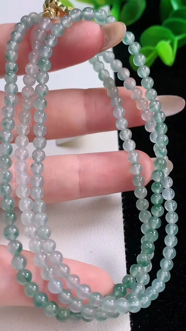 天然A货翡翠种飘花小米珠手串，尺寸3.9-170颗，重量:16.39g11月19日
工厂直销收藏佳品
