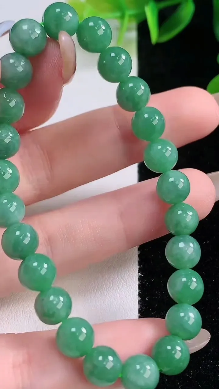 天然A货翡翠圆珠手串，尺寸7.5-24颗，重量:17.21g11月19日
工厂直销收藏佳品,种好水足