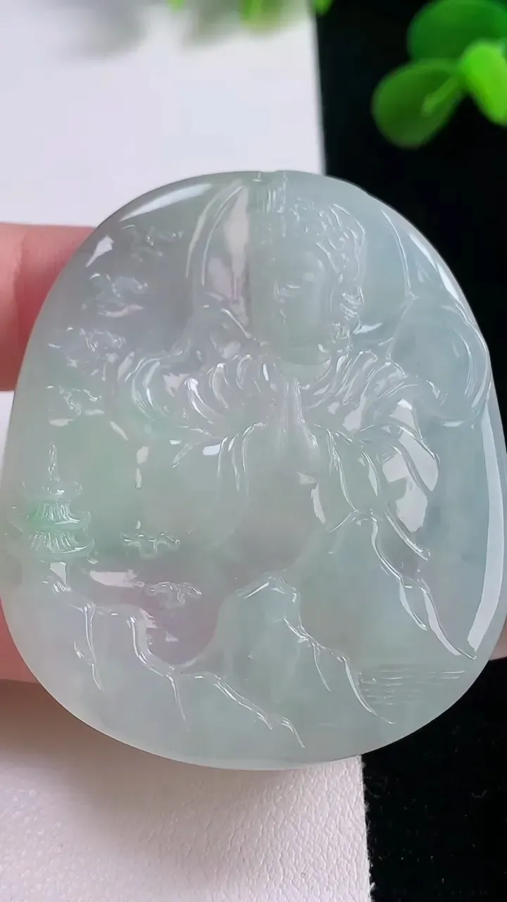 天然A货翡翠山水度母观音吊坠，尺寸52-44.4-5.8，重量:26.28g
11月19日