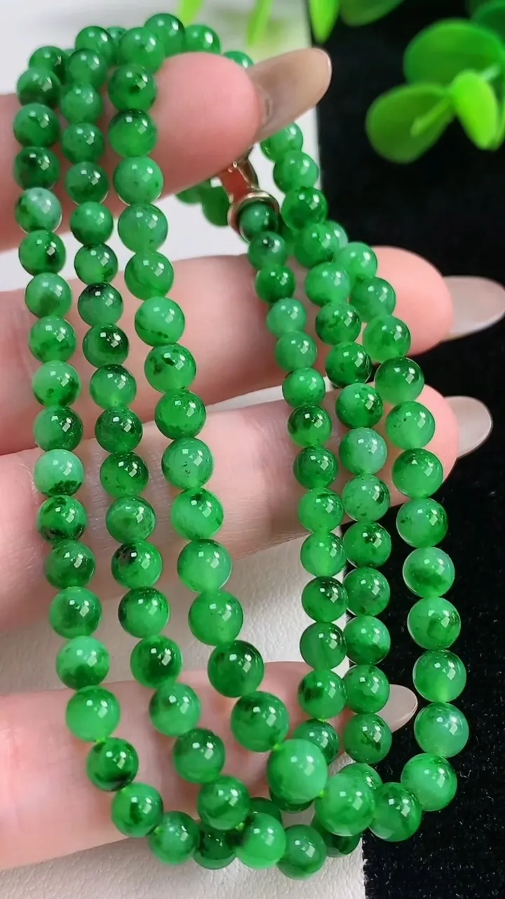 天然A货翡翠圆珠项链，尺寸4.1-118颗，重量:23.18g11月19日
工厂直销收藏佳品,种好水足，色泽均匀，有种有色，上手高大气！