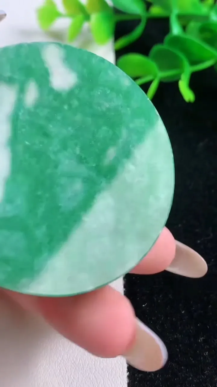 天然A货翡翠无事牌镶嵌件，尺寸52-12.4，重:89.49g
11月19日