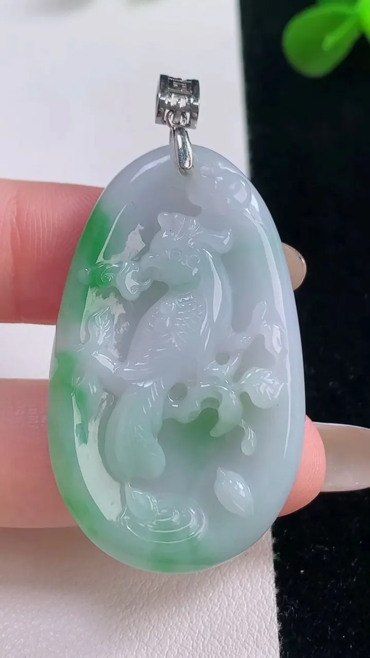 天然A货翡翠鸟语花香吊坠，尺寸43.8-26.7-5.5，重量:13.38g
11月19日