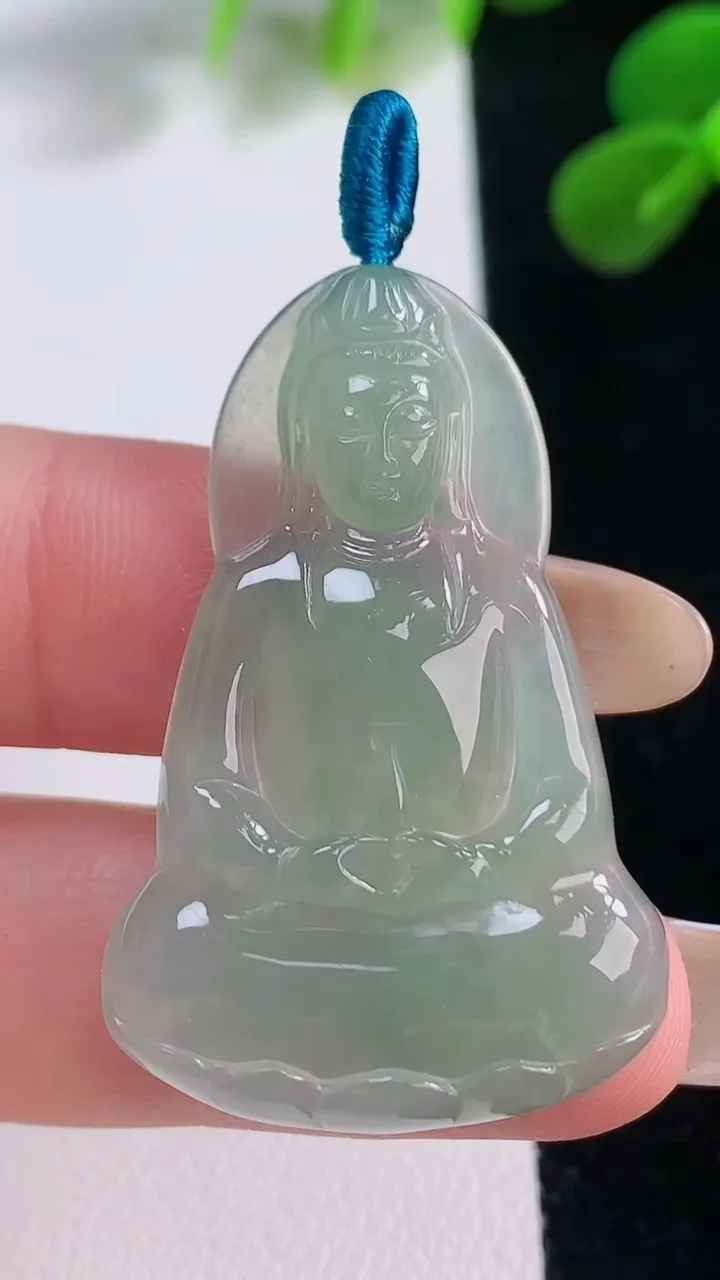 天然A货翡翠观音菩萨吊坠，尺寸39-25.4-4.2，重量:7.16g
11月19日