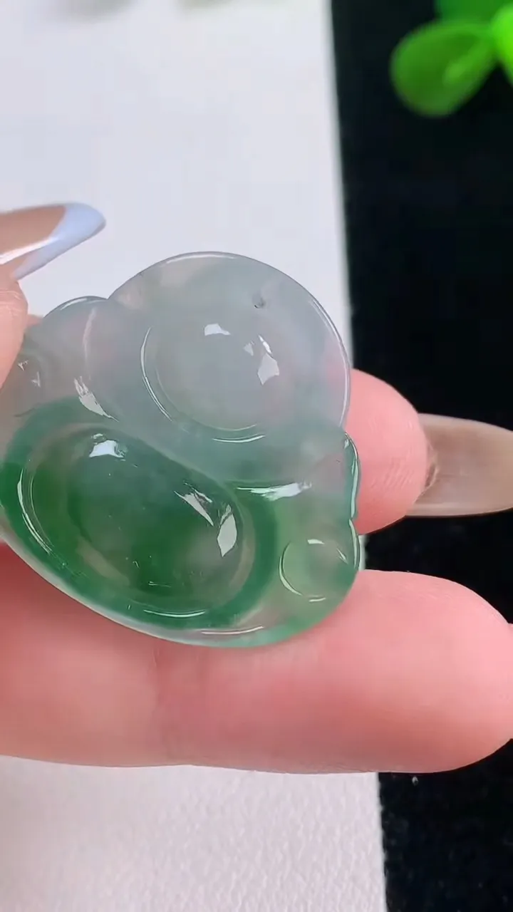 天然A货翡翠佛公吊坠，尺寸26.2-30-5.9，重量:7.01g
11月19日