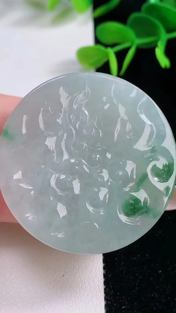 天然A货翡翠不动明王吊坠，尺寸54.3-8.5，重:33.79g
11月19日