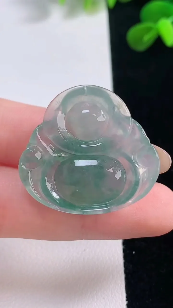 天然A货翡翠种飘花佛公吊坠，尺寸28.6-31-6.2，重量:7.70g
11月19日