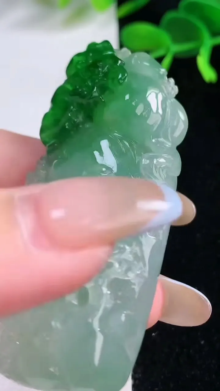 天然A货翡翠山水牌吊坠，尺寸74-40-24，重:47.91g
11月19日