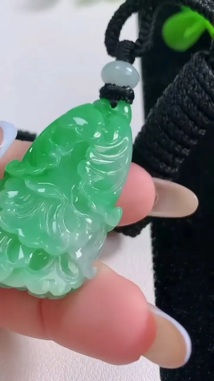 天然A货翡翠白菜吊坠，尺寸41.2-21.5-12，重量:22.34g
11月19日