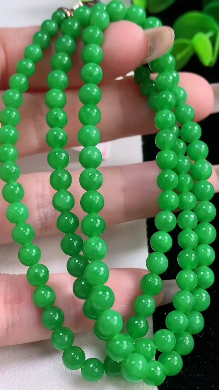 天然A货翡翠圆珠项链，尺寸5-115颗，重量:25.68g11月19日
工厂直销收藏佳品,种好水足，色泽均匀，有种有色，上手高大气！