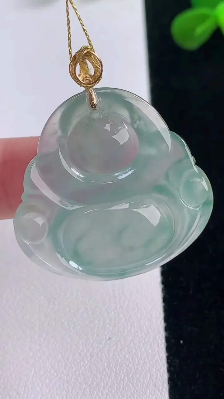 天然A货翡翠种飘花佛公吊坠，尺寸29.2-31.3-5.6，重量:8.23g
11月19日