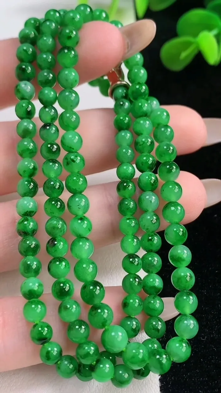 天然A货翡翠圆珠项链，尺寸4.1-118颗，重量:23.18g11月19日
工厂直销收藏佳品,种好水足，色泽均匀，有种有色，上手高大气！